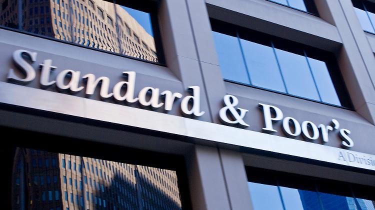 S&P Bumps Hungary Back Into Investment Grade