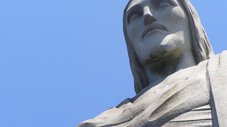 Rio De Janeiro’s Christ Statue To Light Up In Hungarian Stripes