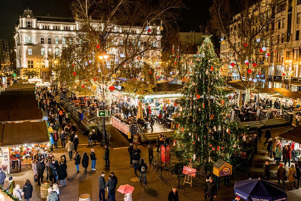 Video: Christmas Fair, Vörösmarty Square