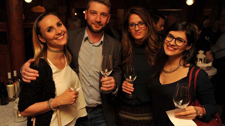 See What Happened @ XpatLoop's 'Merry New Year' Social Networking Event
