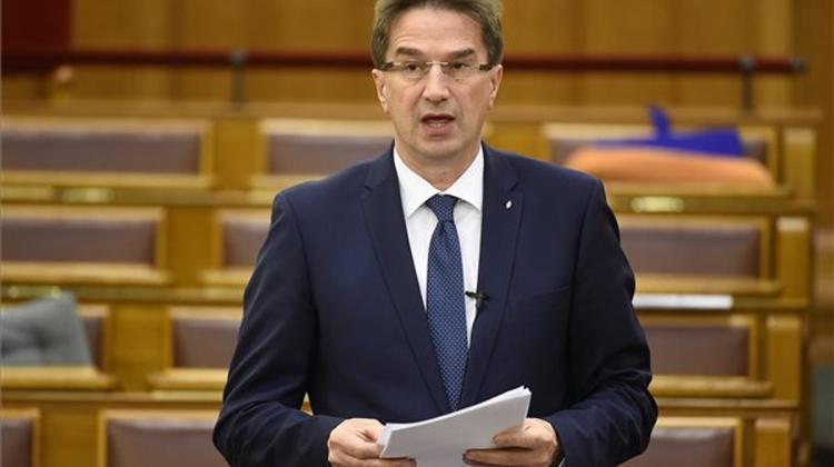 Völner: Brussels Wants To Punish Hungary Over Migrant Issue