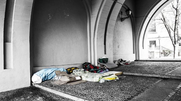 Video: Project24 - 1 Day As Homeless In Budapest
