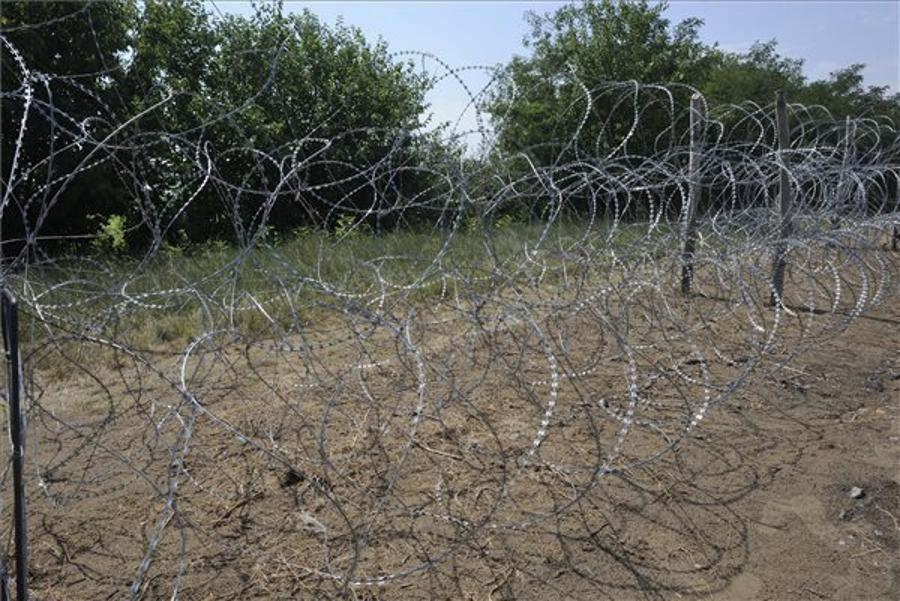 Official: Hungary Keeping Border Fence