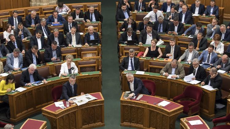 Parliament Votes To Extend Statute Of Limitations For Corruption Crimes To 12 Years