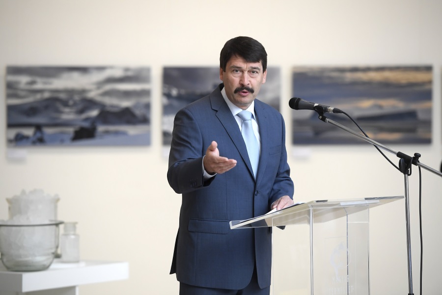 President Áder Opens Photo Exhibition ’Our Melting Future’