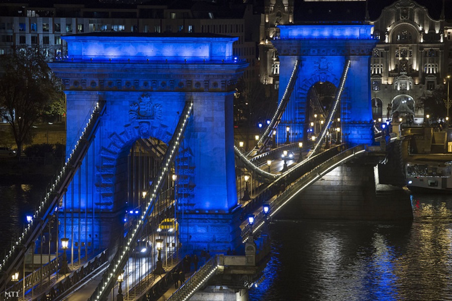 Why Is Budapest’s Chain Bridge Turning Blue & White?