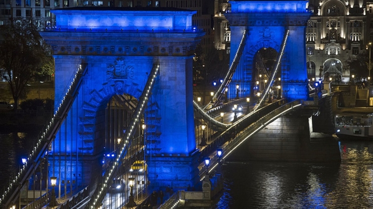 Why Is Budapest’s Chain Bridge Turning Blue & White?