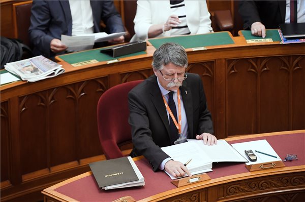 Hungarian Opinion: Opposing Takes on Parliamentary Speaker’s Speech to National Security Officials