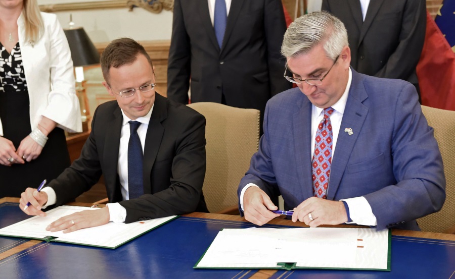 US State Of Indiana Pact Signed Allowing Notre Dame University Courses In Hungary