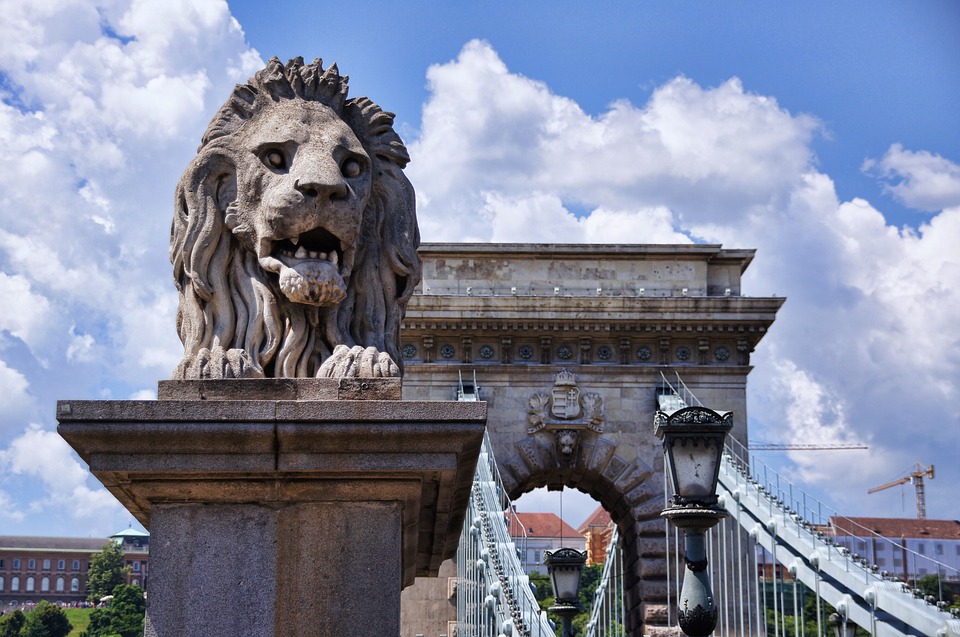 Gov't To Help Budapest Fund Chain Bridge Renovation