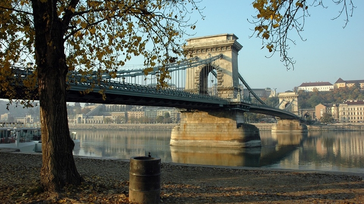 Budapest Chain Bridge Refurbishment To Take 18 Months