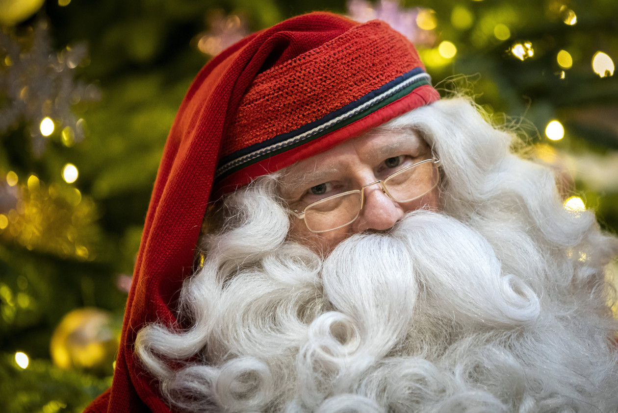 Lapland's Santa Spreading Xmas Spirit At Women’s Shelters & Orphanages In Hungary