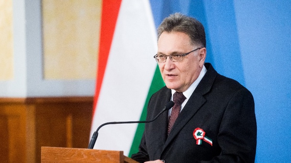 Fidesz Calls On Gödöllő Mayor To Reveal 'Secret Migration Pact'