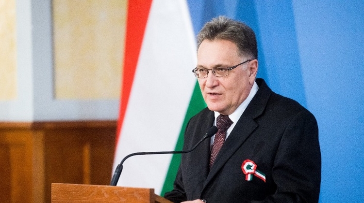 Fidesz Calls On Gödöllő Mayor To Reveal 'Secret Migration Pact'