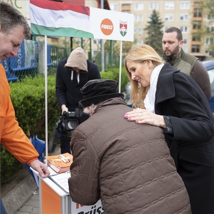 Fidesz Collects 1.15 Million Signatures To Support PM’s Programme