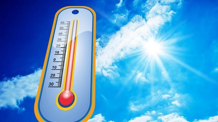 Heat & High UV Alert In Hungary