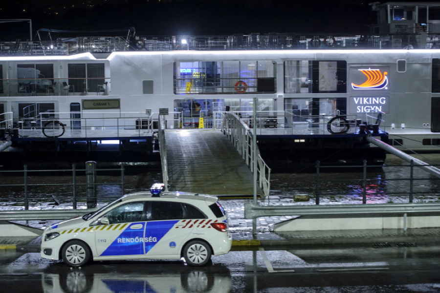 Budapest Ship Collision Viking Sigyn Captain Taken Into Custody