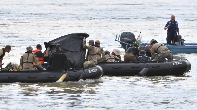 Video: Salvage Work Set To Continue At Danube Boat Crash Site In Budapest