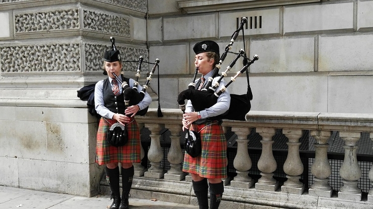 Literary Evening, Bagpipe Competition To Mark Burns Anniversary In Budapest
