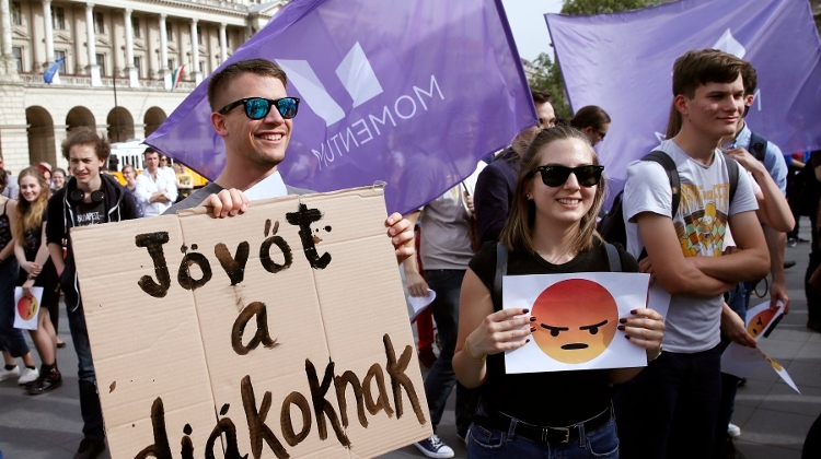 Students Protest Language Skills Requirement For Higher Education Entry In Budapest