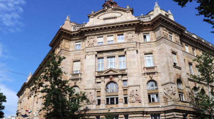 Hungarian National Bank May Ban Banks From Selling Gov’t Bonds