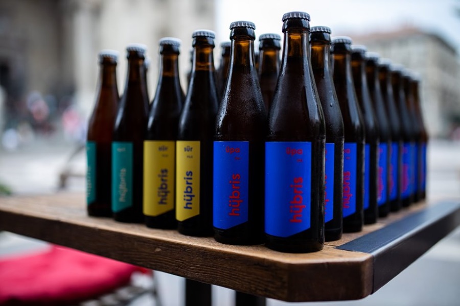 Hungarian Microbrewery Hübris Launches Minimalist ‘Craft Beers Without Craft’