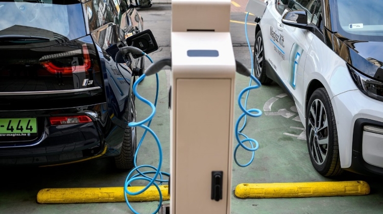 Elmű Ends Free E-Car Charging In Budapest