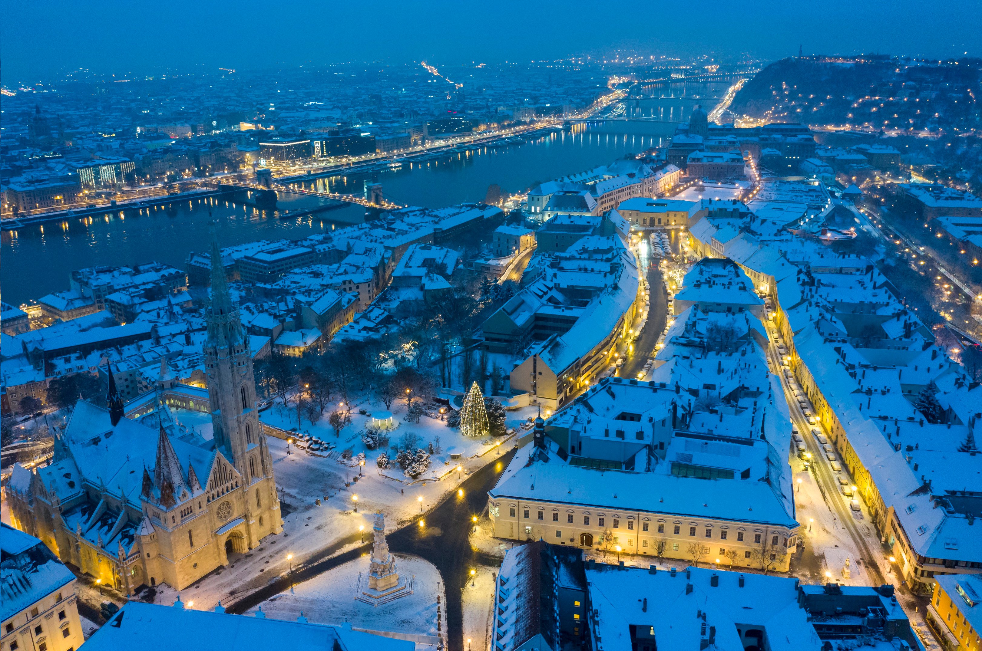 Snow Diverts Budapest Flights