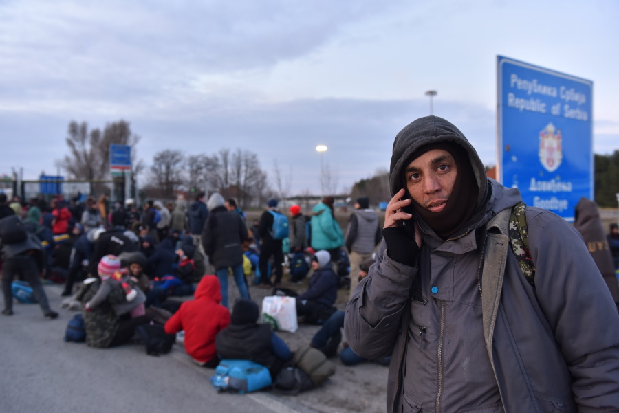 Hungarian Police Take Action Against 800 Migrants
