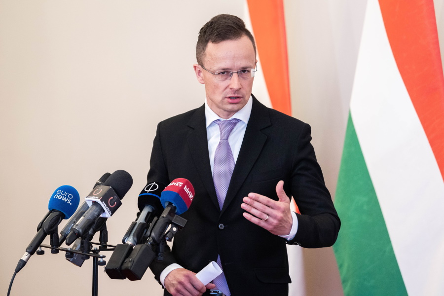 Hungarian Foreign Minister Briefed By WHO: Virus Trends 'Worrying'