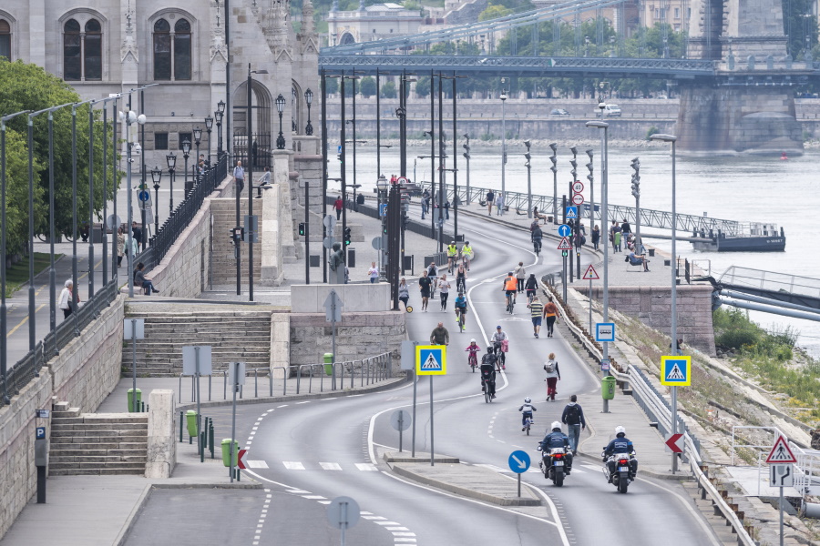 Danube Embankment In Budapest Opens For Pedestrians This Weekend