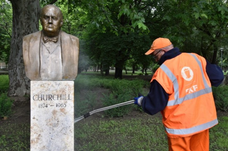 Churchill Vandalised In Budapest's City Park