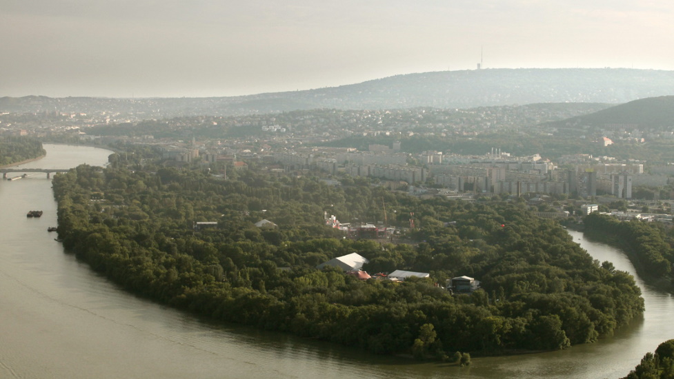 Ill-Conceived Flood Control System Is Halted On Hajógyári Island In Danube