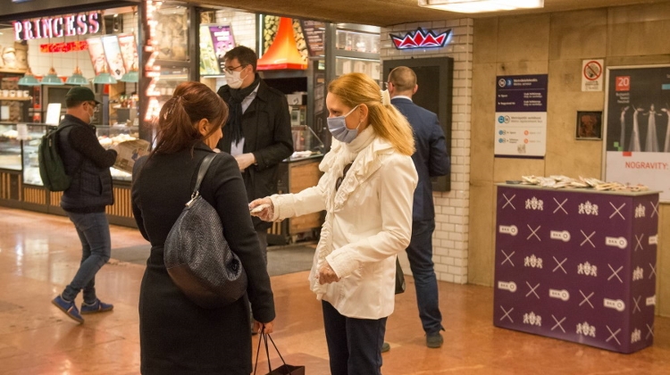 Free Face Masks Provided To Budapest Public Transportation Passengers