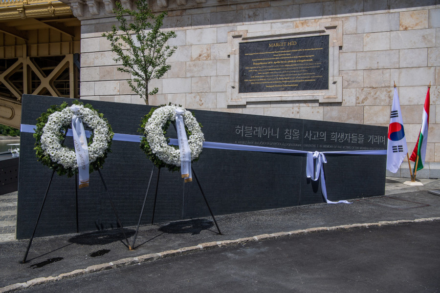 Memorial to Hableány Victims Unveiled in Budapest