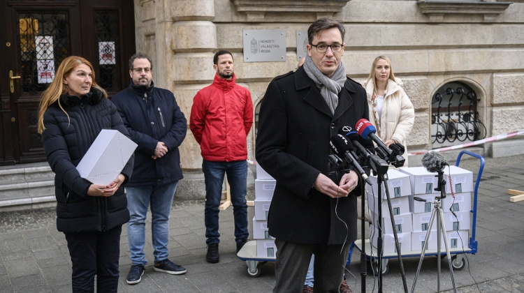 Hungarian Opposition Signature Drive Delayed