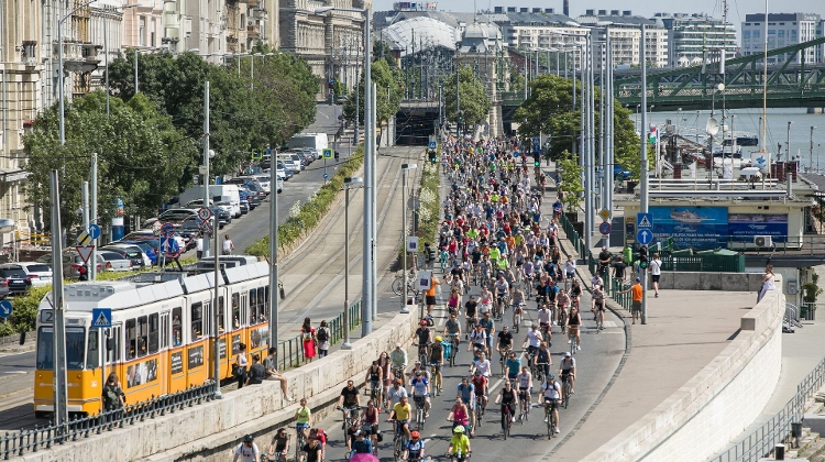 Watch: 'I Bike Budapest' Draws 15,000 Cyclists
