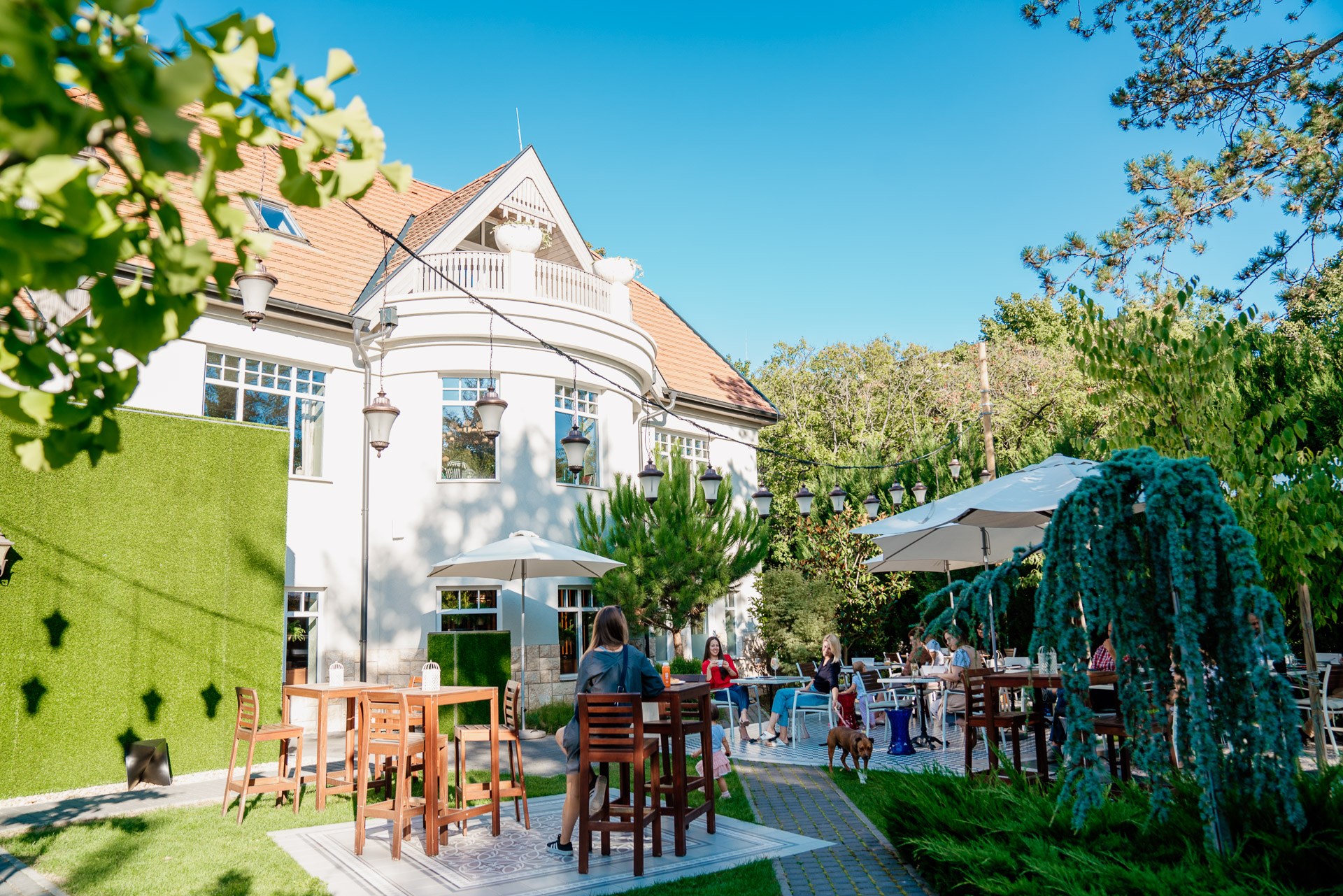 Émile Restaurant's Garden In Buda Is Open Again