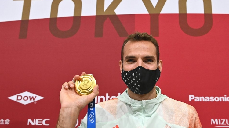 Watch: Hungarian Fencer Makes Olympic History