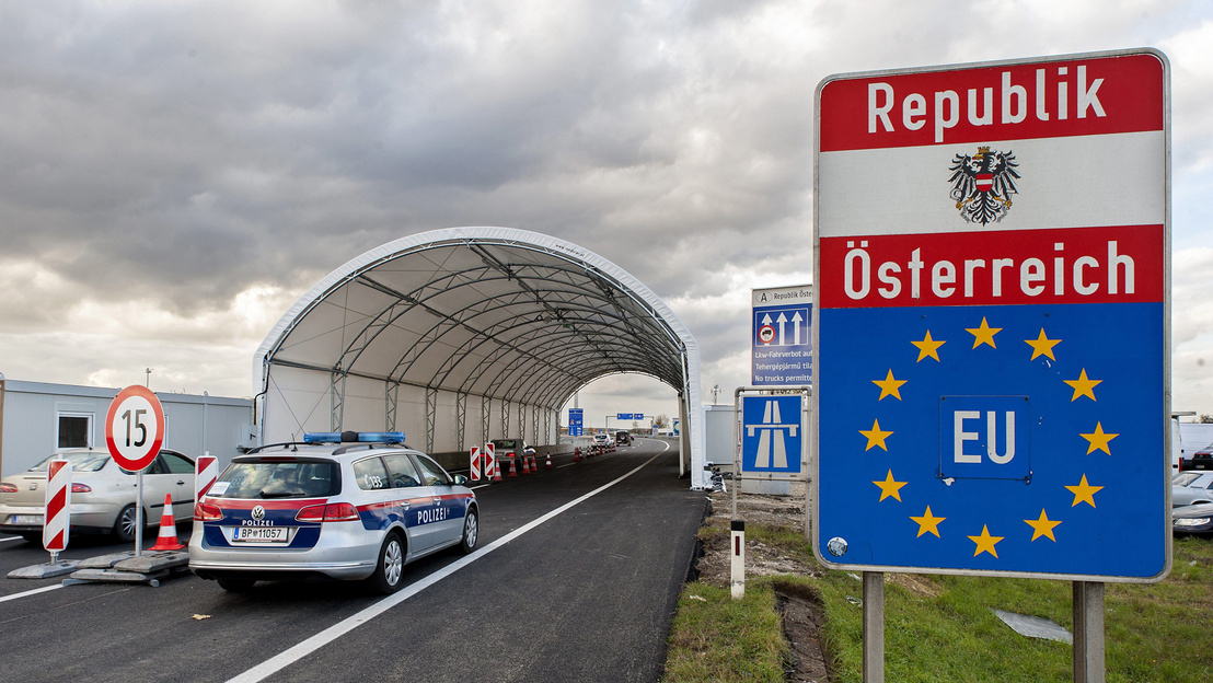 EU Tells Hungary To Ease Border Controls