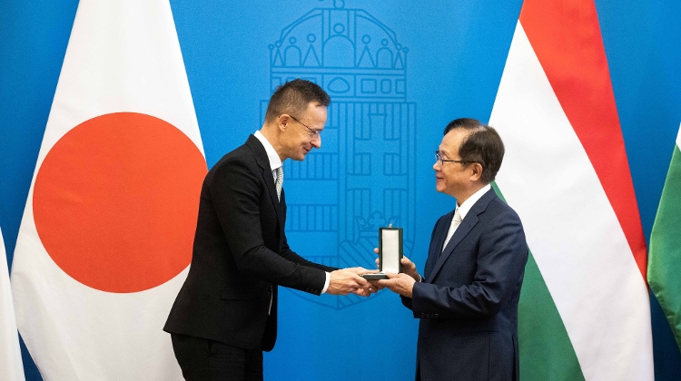 Japanese Business Federation Leader Decorated in Budapest