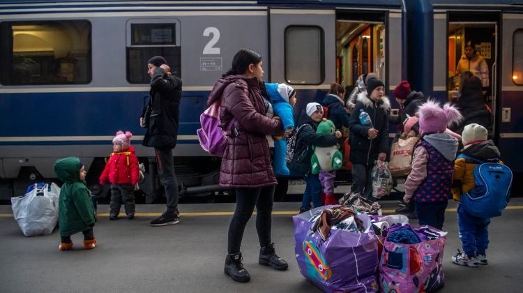 Hungary Preparing to Assist More Refugees, 429,000 Taken In So Far from Ukraine