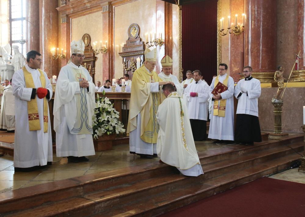 Hungarian Church Leaders Call for Peace in Easter Message