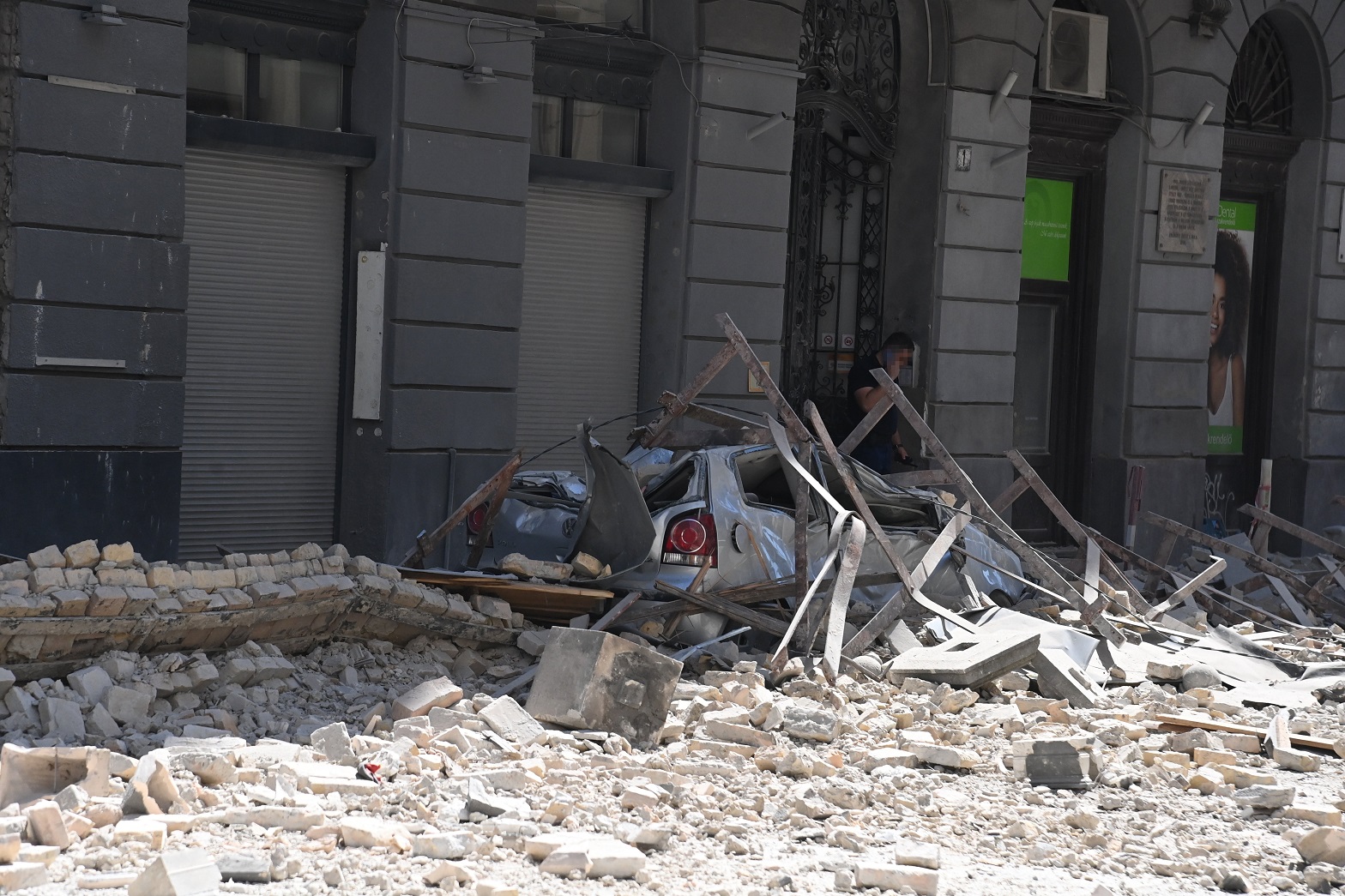 Dancer Seriously Injured After Roof, Wall Collapses in Downtown Budapest