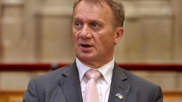 DK Accuses Momentum of Jeopardising Opposition Victory DK Accuses Momentum of Jeopardising Opposition Victory