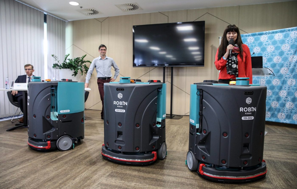 Robin, The Cleaning Robot Of B+N, Delights Visitors to House of Hungarian Music