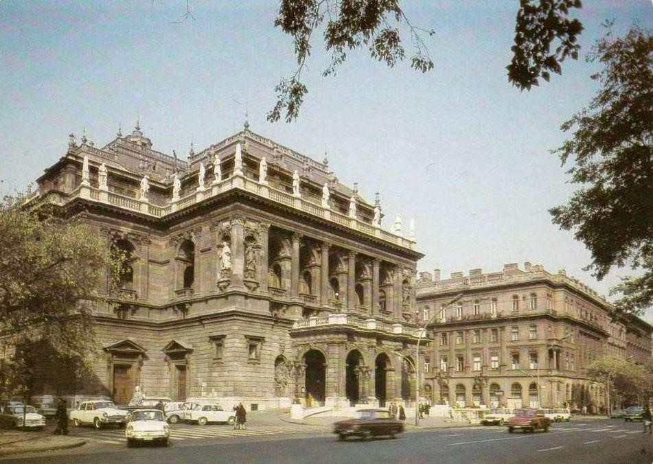 Opera House in Budapest Under Auditors’ Scrutiny, Eiffel Workshop to Host Popular Operas