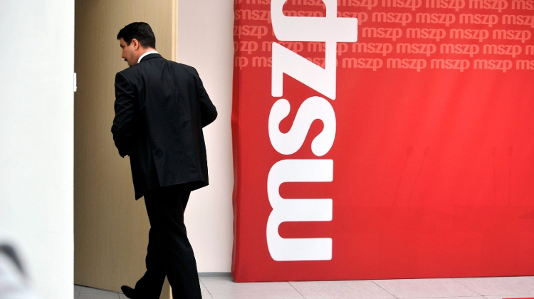 Opinion: Hungarian Weeklies on Mesterházy Leaving the Socialist Party