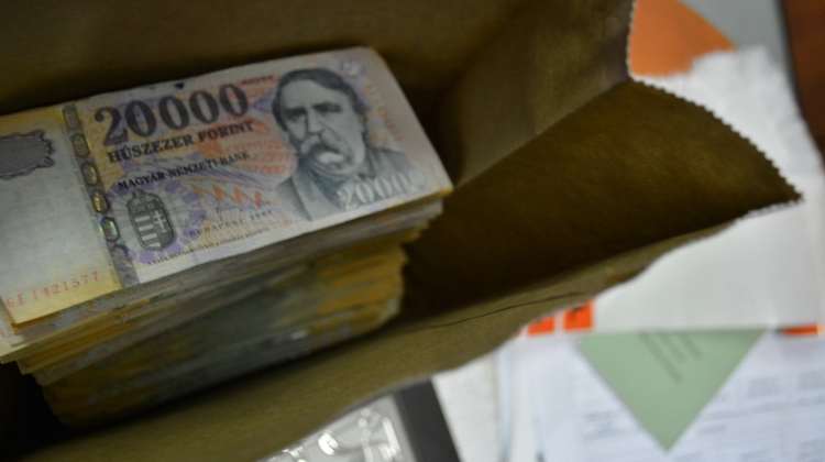 Doctor Arrested by Police in Hungary for Taking Bribes Worth Over HUF 37 Million
