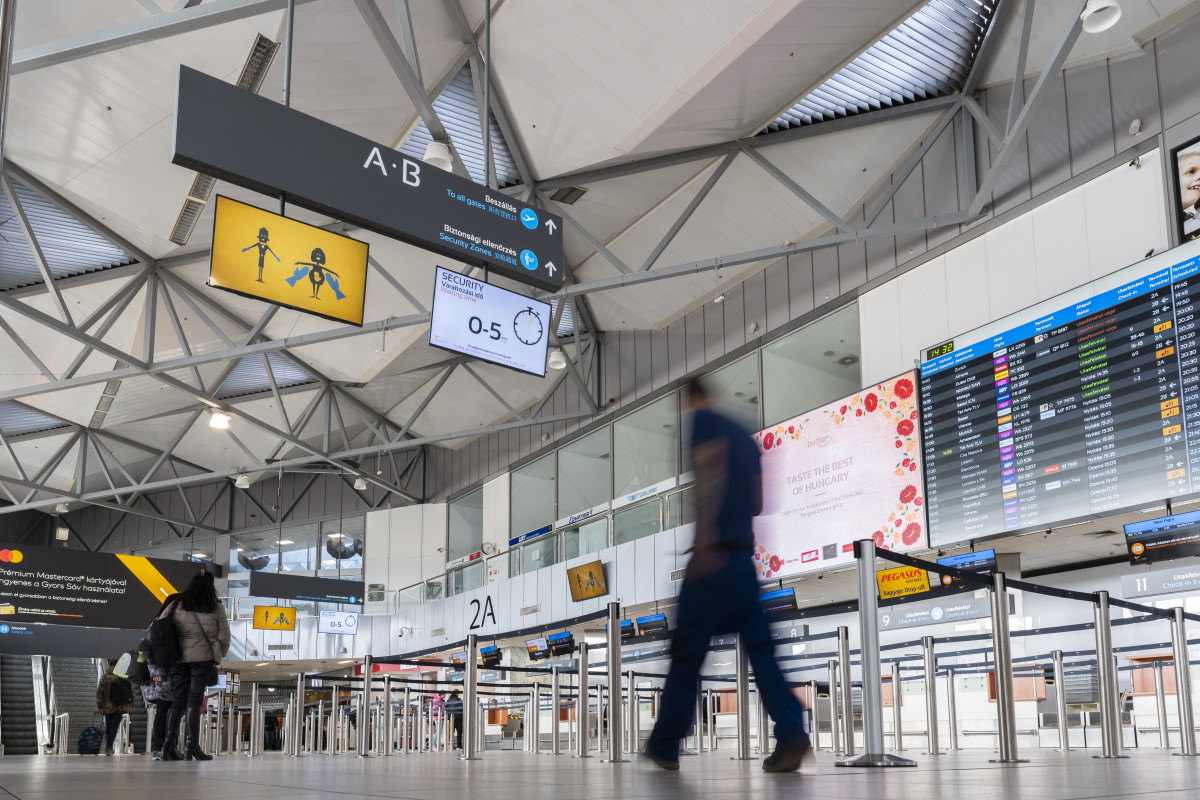 Hungarian Opinion: Government Buys Majority Share in Budapest Airport